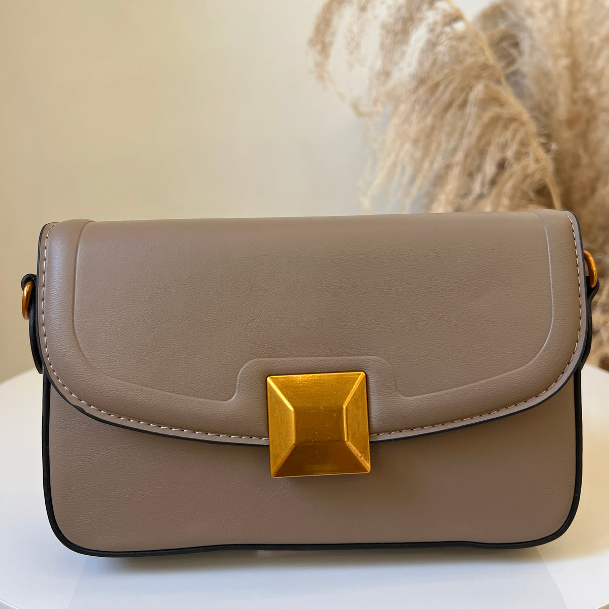 Bolsa Vívian Média