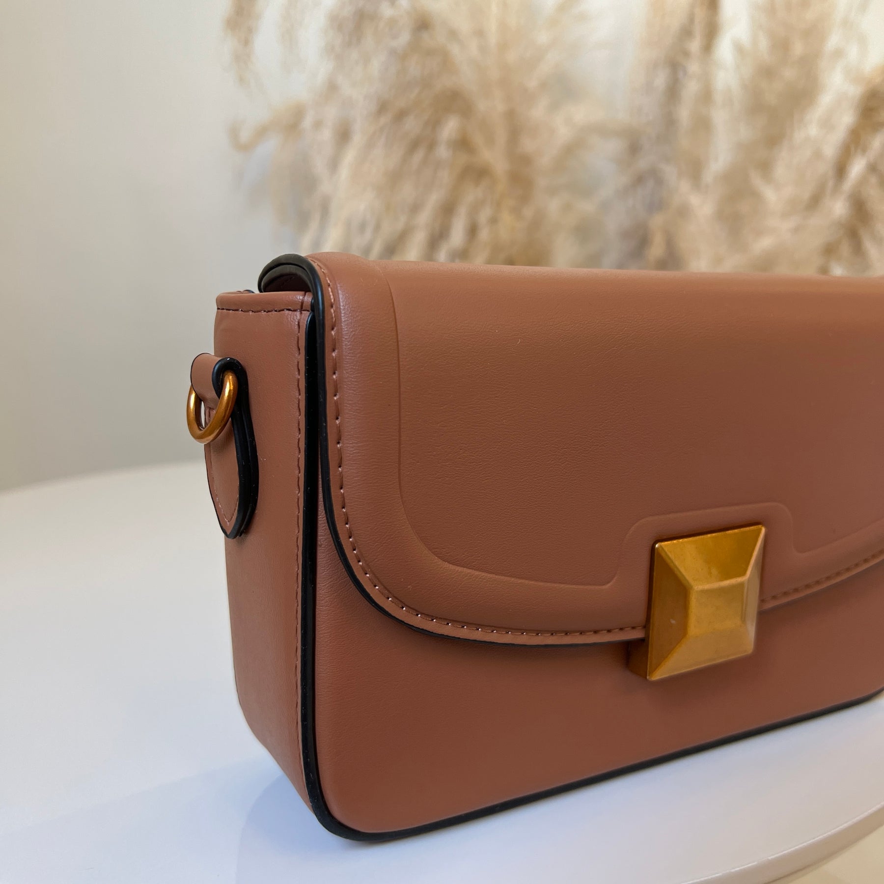 Bolsa Vívian Média