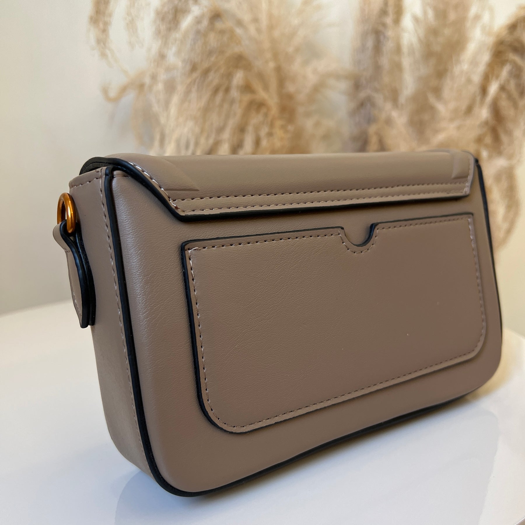 Bolsa Vívian Média